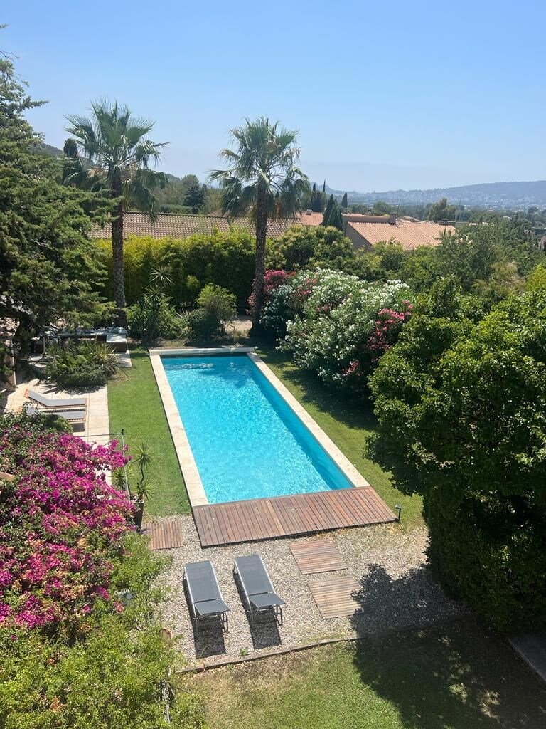 Villa avec piscine, grand jardin