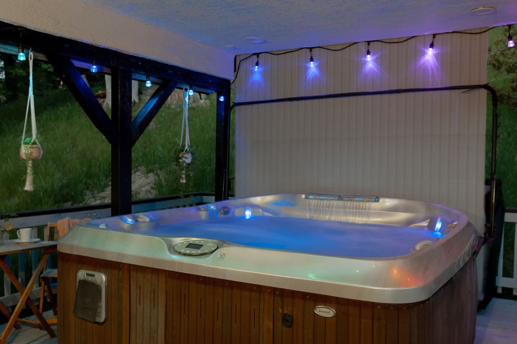 Majestic Escape LakeView, Pet friendly & Hot tub