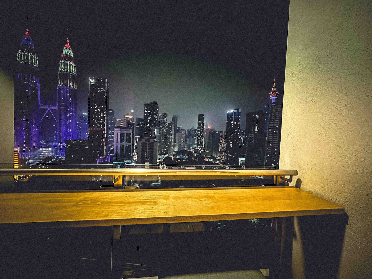 Insta-worthy KLCC View Lvl 32 Modern Designer Apt