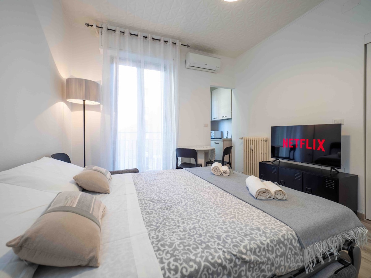 Comfort Business Suite, Wi-fi & 3 stops from Duomo