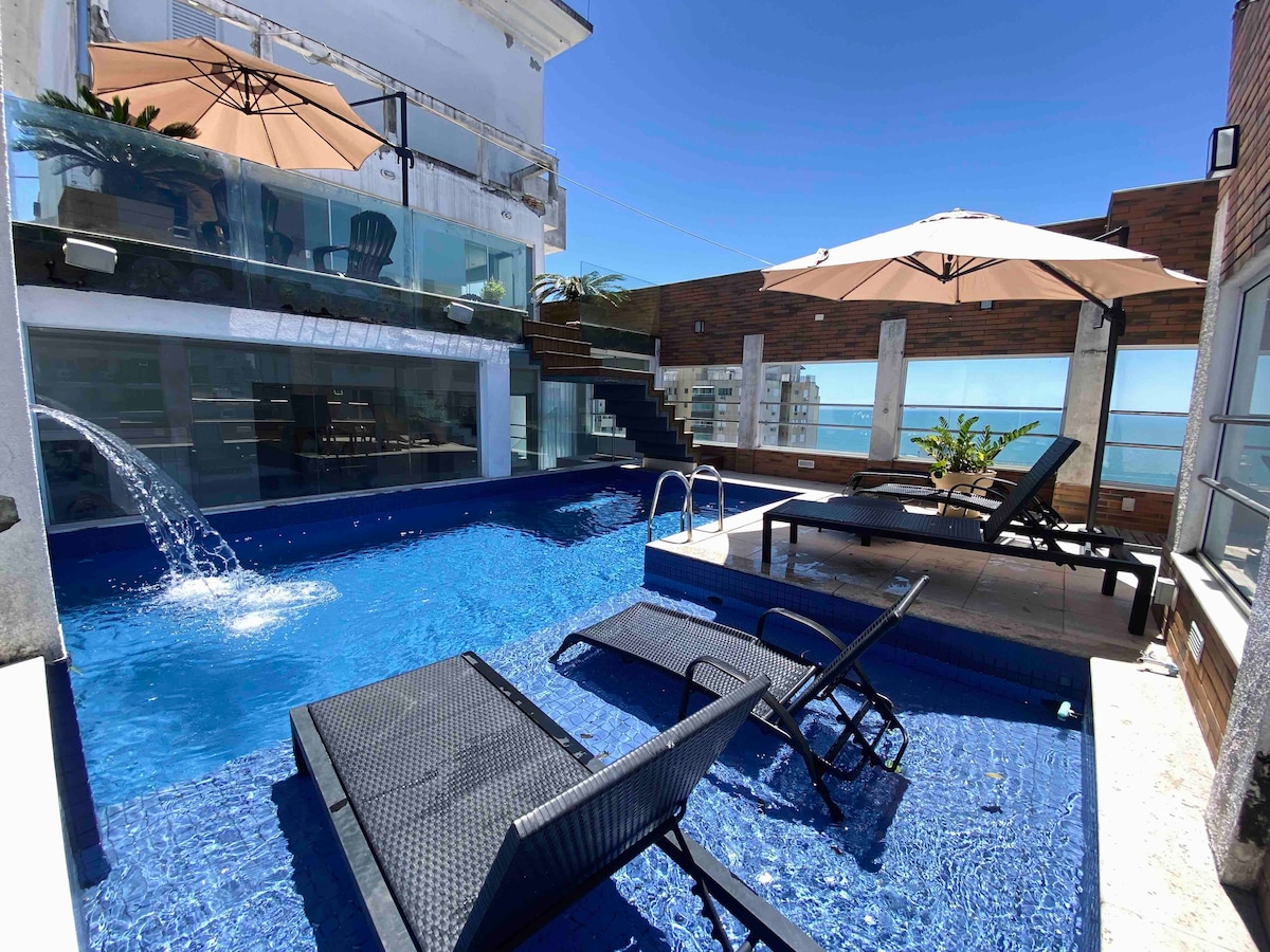 Cobertura com piscina e jardim exclusivos