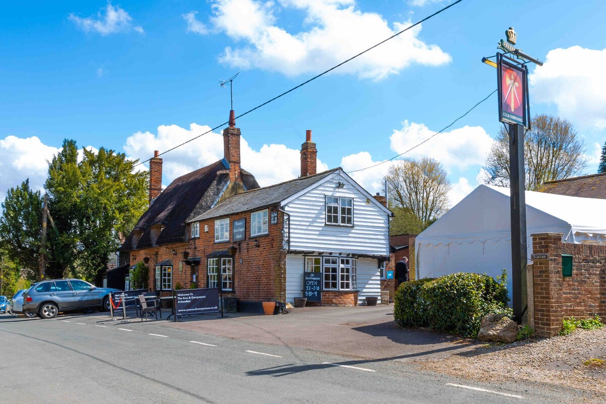 The Hayloft - Private 2 bed apartment, Essex