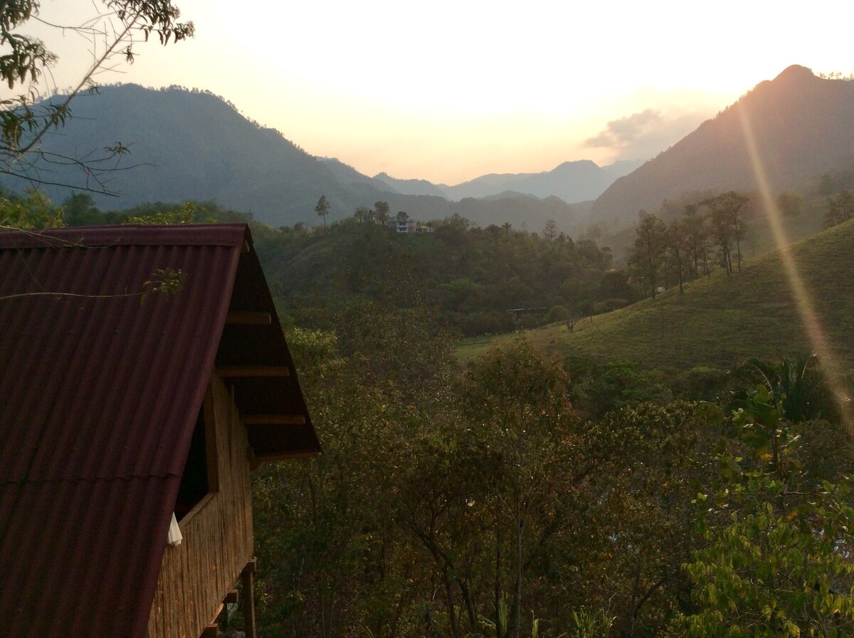 Semuc Champey附近的木制自然小屋