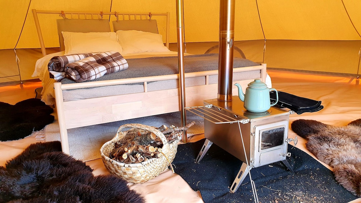 Wildkamperen vanuit stoere glampingtent