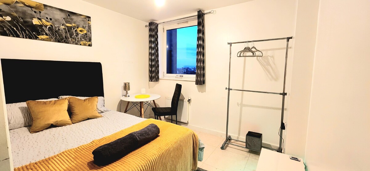 Room in City/ Central London