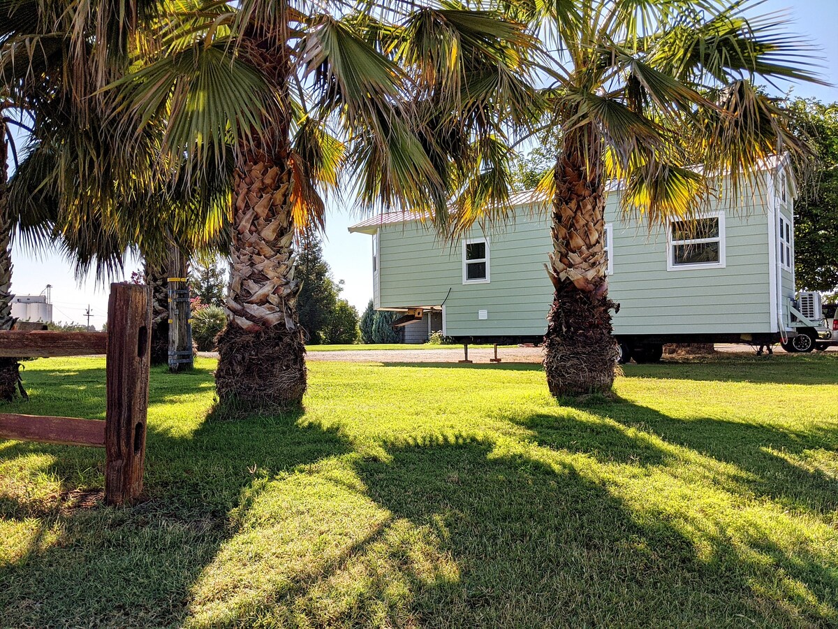 Tiny House in the Country!  Live the Experience