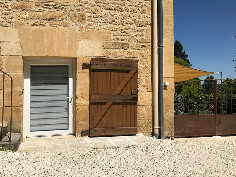 Petit studio indépendant dans maison de caractère.