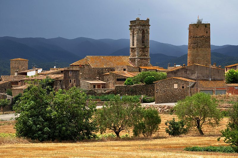 BaixEmpordà。位于中世纪村庄的漂亮房子