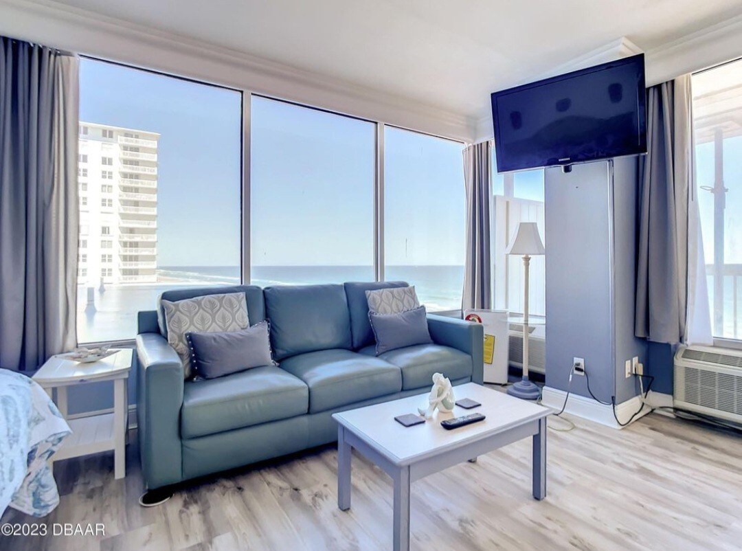 经过翻新的海滨单间公寓，配备全景+便利设施