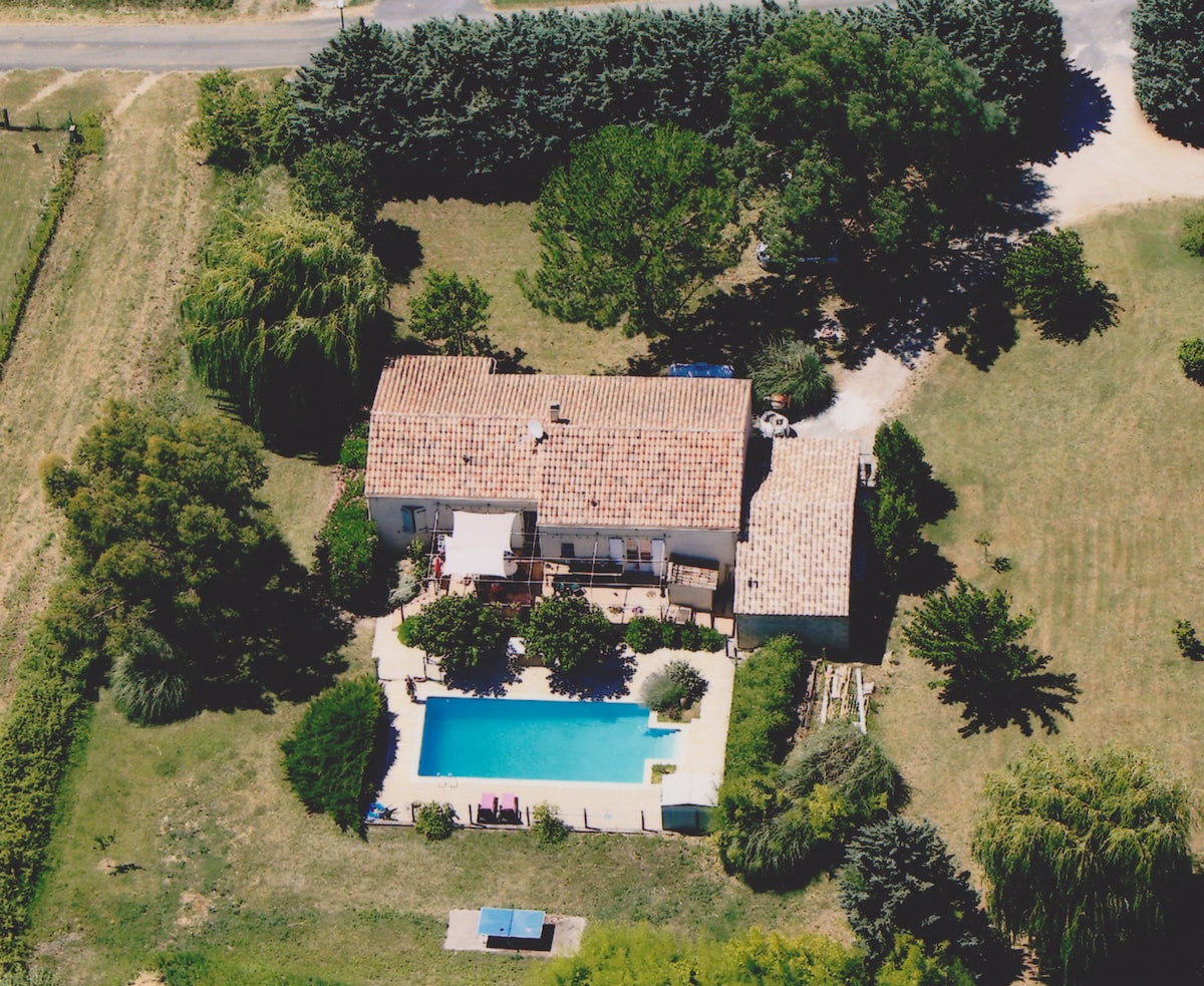 Appt dans villa, piscine et nature !  10mns d'Uzes