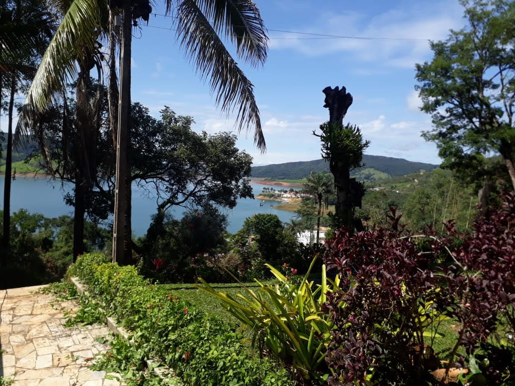 Prazer com vista para o lago: Azul, Verde e Sol 12