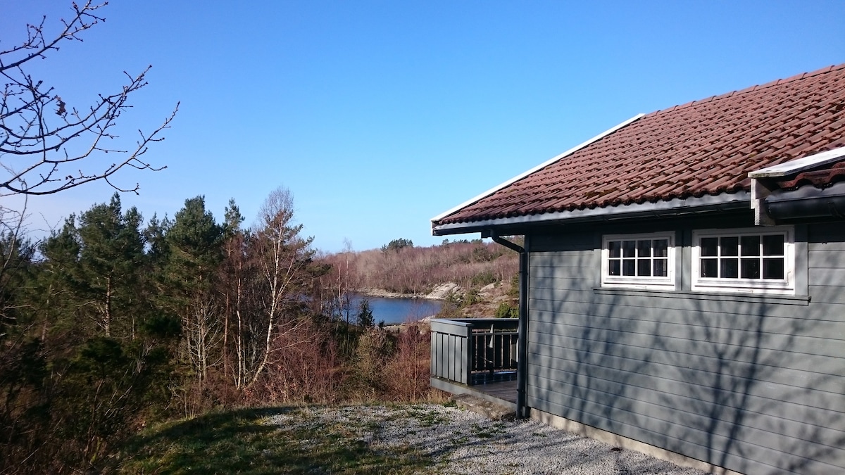 湖边漂亮的小屋。Bakkevig Gard, Nedstrand