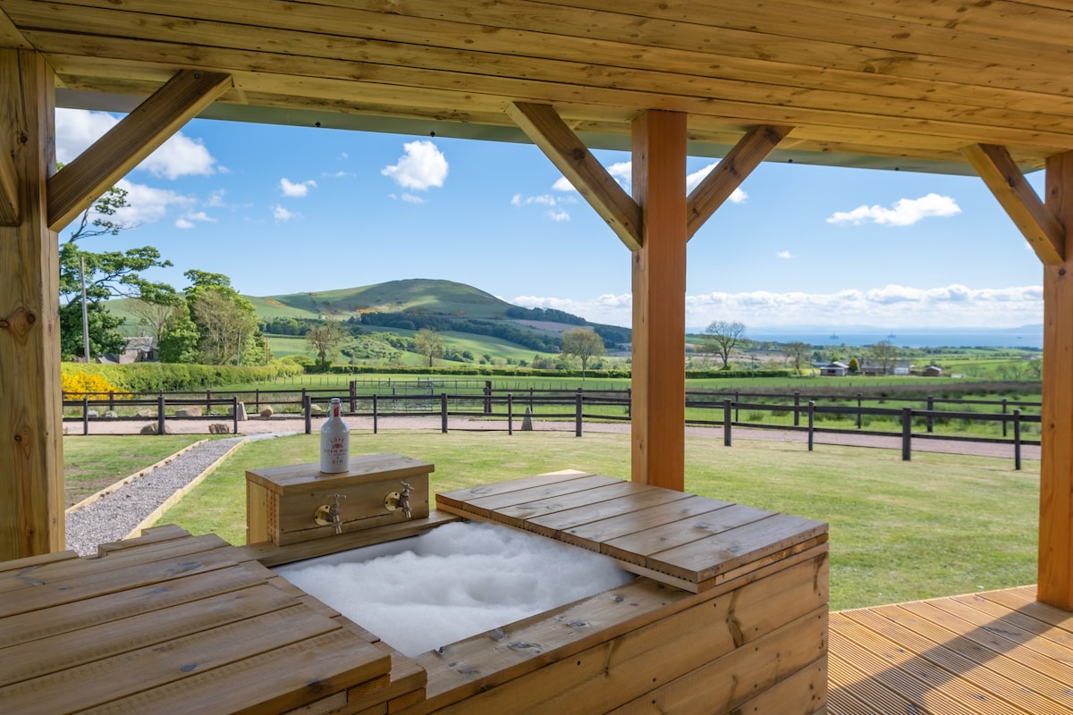 'Heartland' with open fire and hot tub & free wood