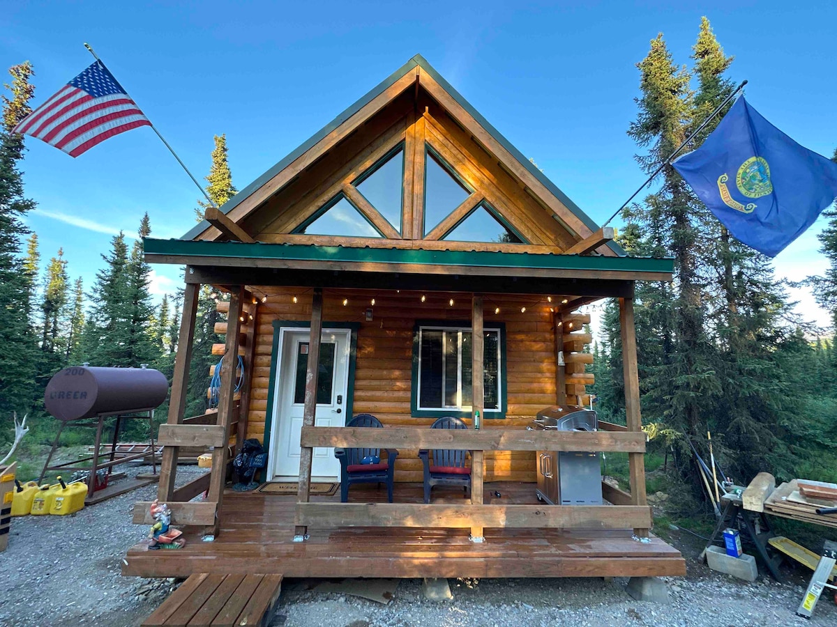 Caribou Log Cabin (Stampede Rd) ，最多可入住6人