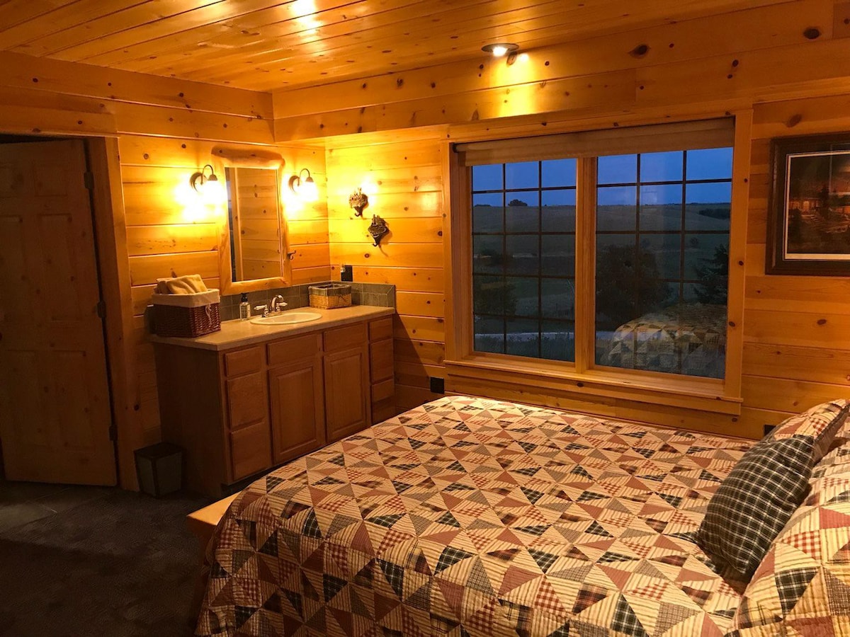 Mallard Room at Snow Goose Lodge