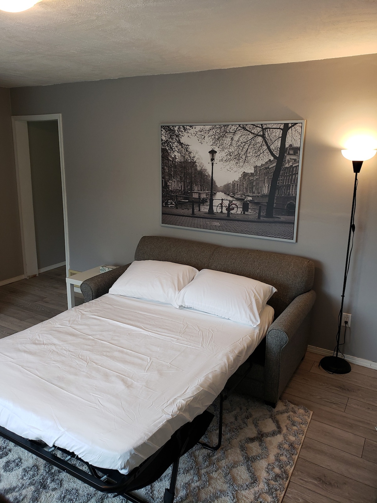 highly rated! Lrg Queen suite near UFV + airport!