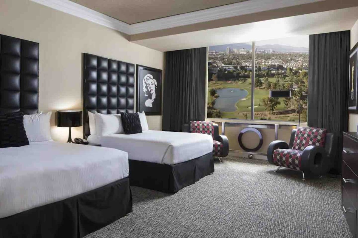 Hotel Room at Westgate Las Vegas resort & Casino 🚝