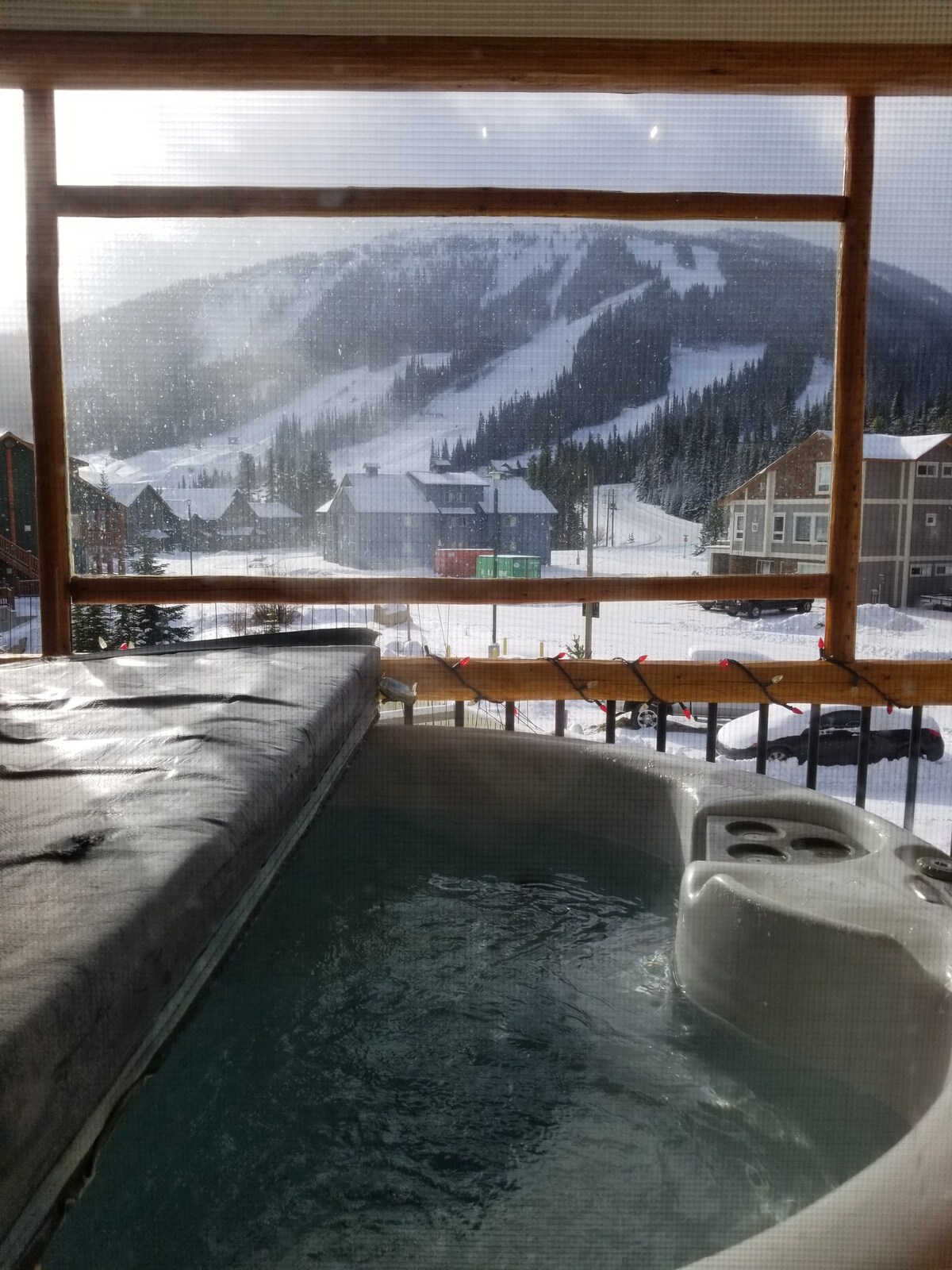 Reno 'd ~ Paradise Pines @ The Outlaws w/Hot Tub