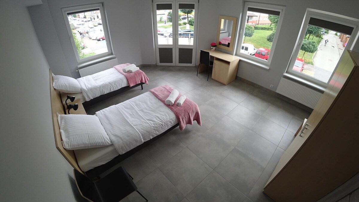 可容纳2人的公寓，可提供额外的床铺- Kozienice （ nr3 ）