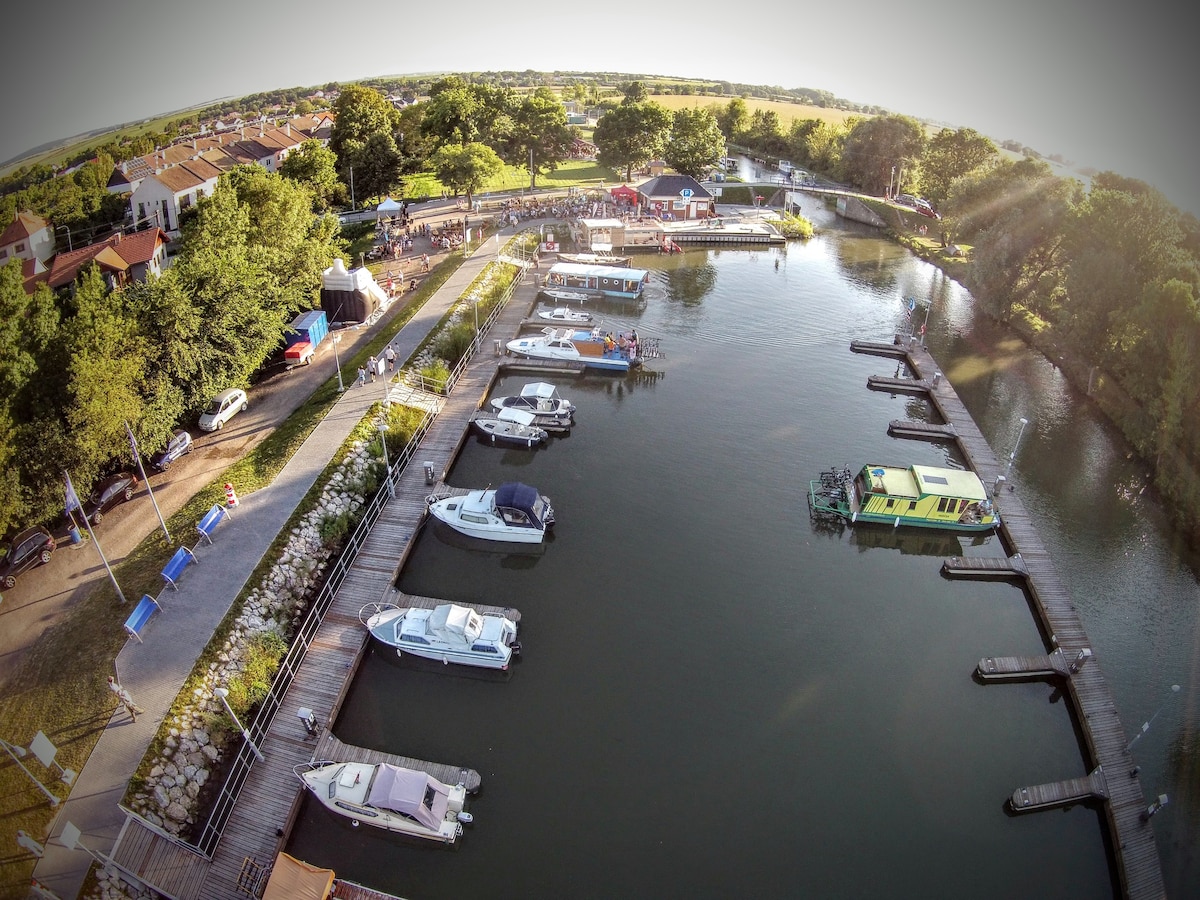 U Kapříka, Bata Canal, Petrov Harbor