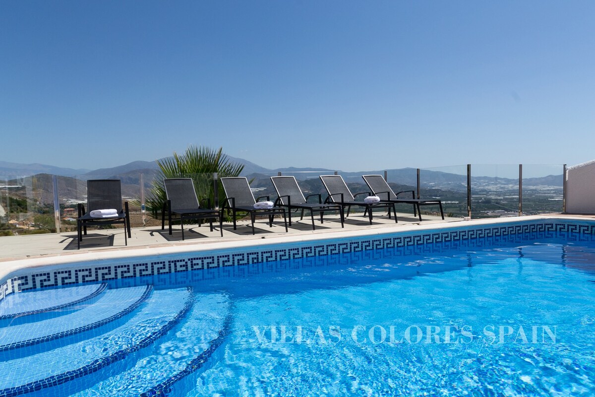 Villa with heated pool and amazing views