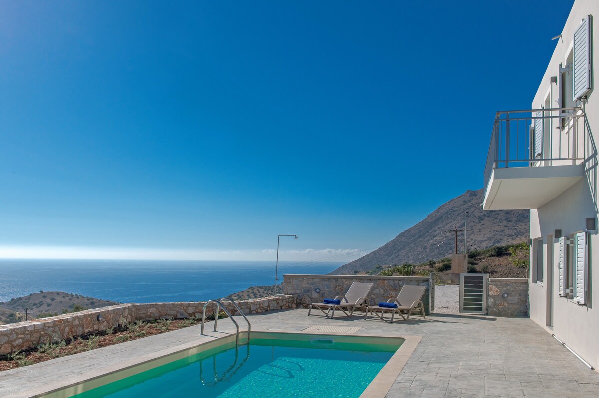 Tranquil sea view villa with pool,2km from beach!