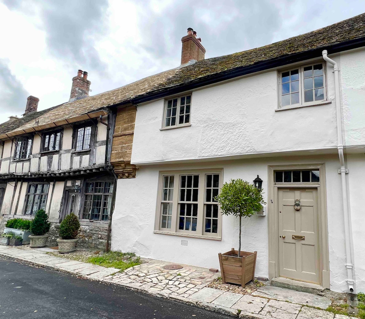 Pilgrims Cottage-Luxury Grade 1 Listed cottage