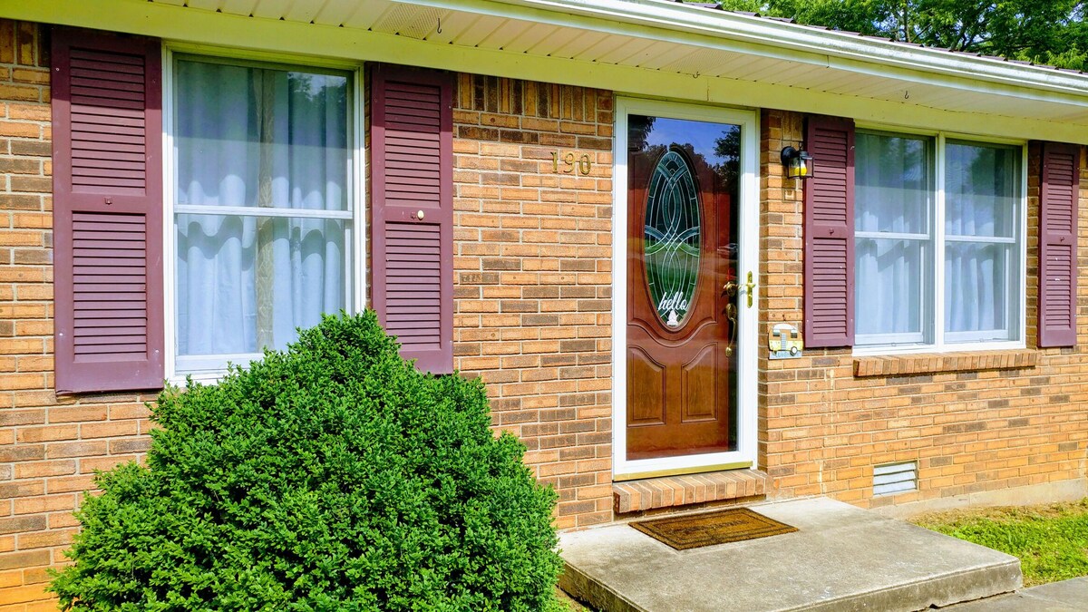 Mammoth Cave Modern Brick House ，可供10人入住