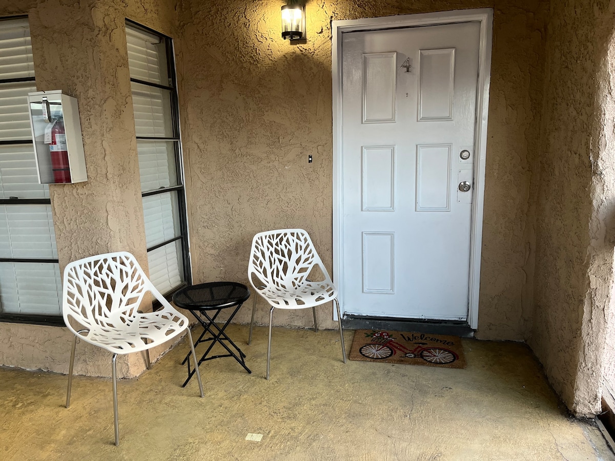 Prime Location! 1BD/BA near Strip, UNLV & Airport