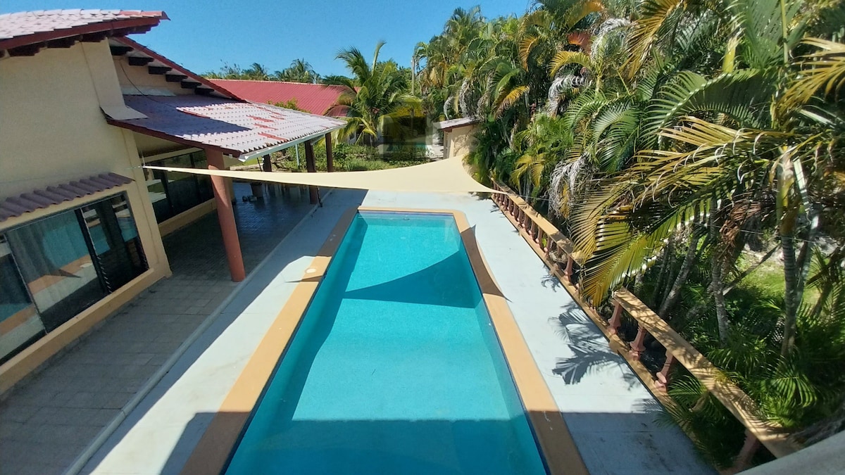 Casa Rosa Tela con piscina y a 300m de la playa