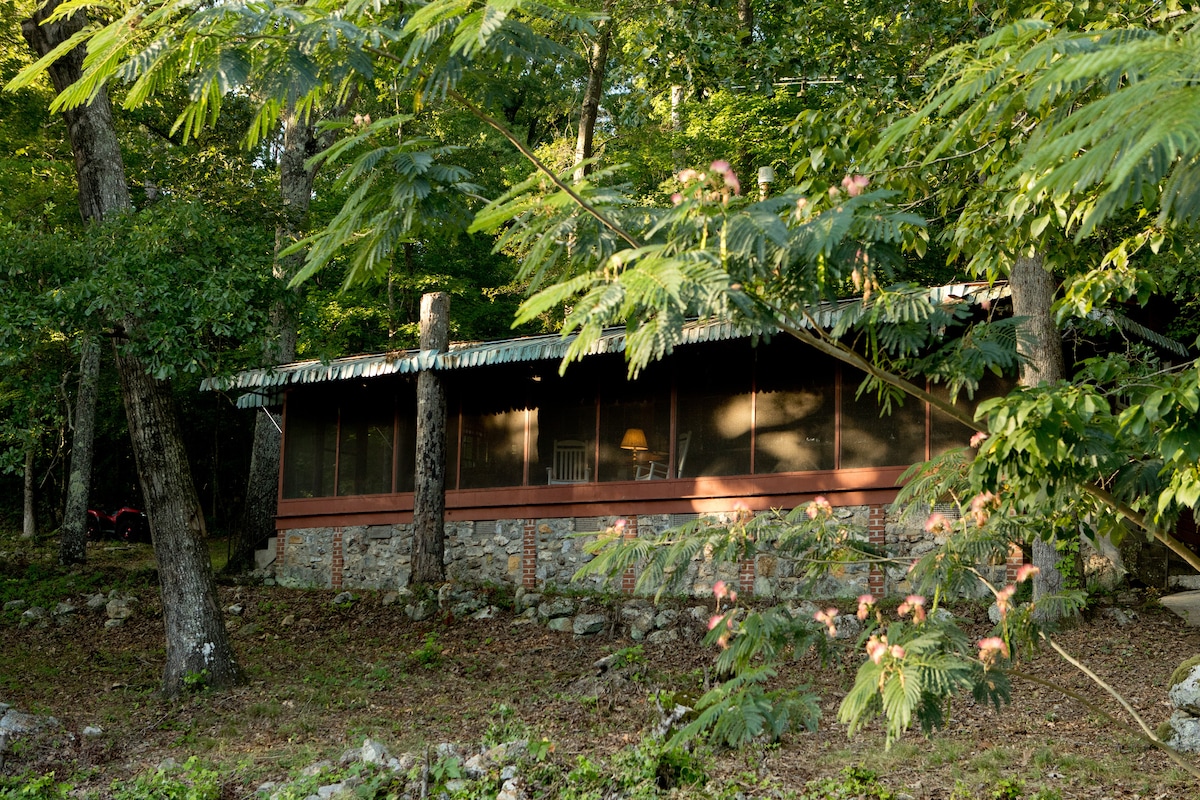 The Manor at Becks Lake Cabin