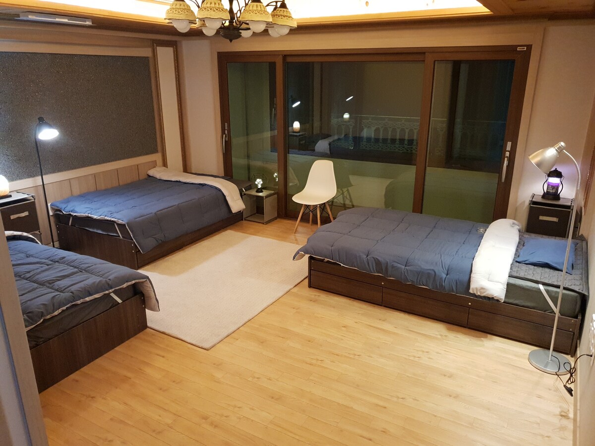 Geha_宽敞的独立房间和可容纳3-4人的独立卫生间。Kim 's House C