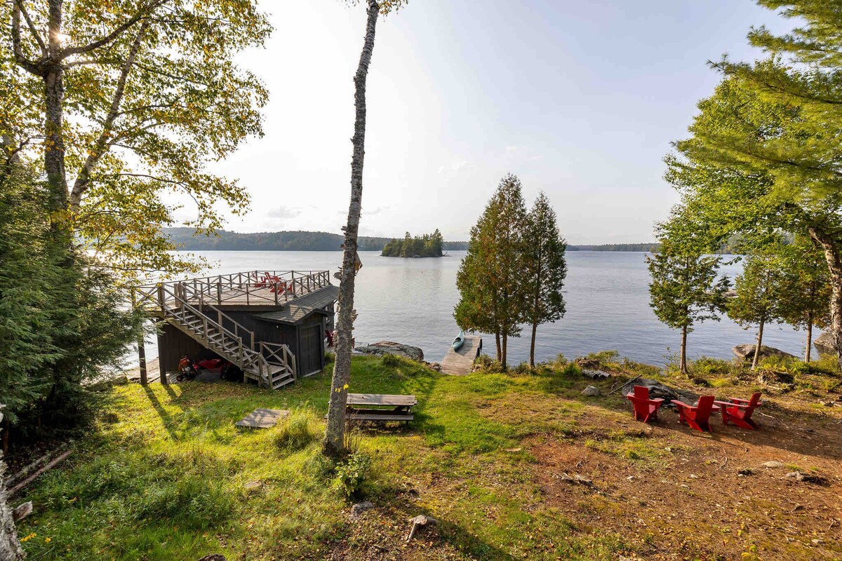 Upper Saranac waterfont escape *Boat included!*