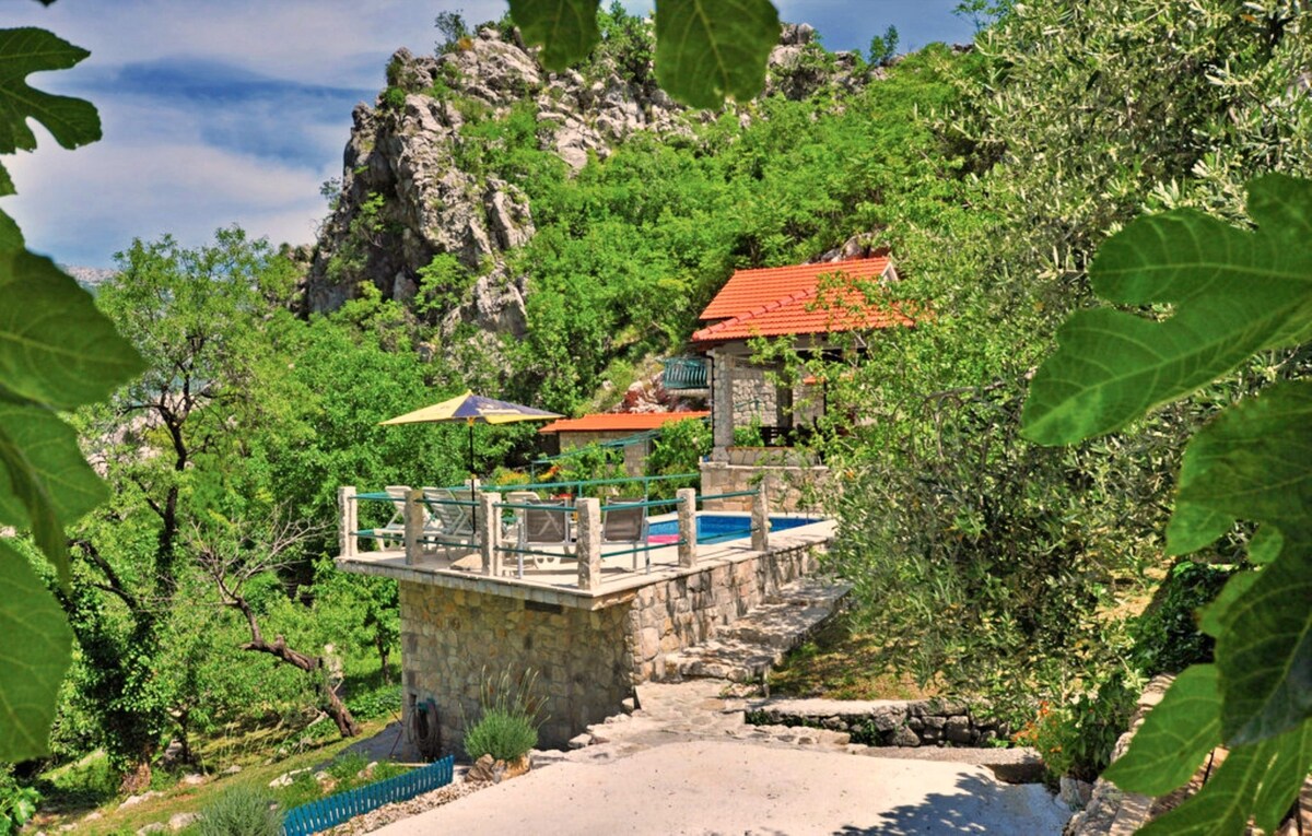 Holiday Home with a Private Pool Omis