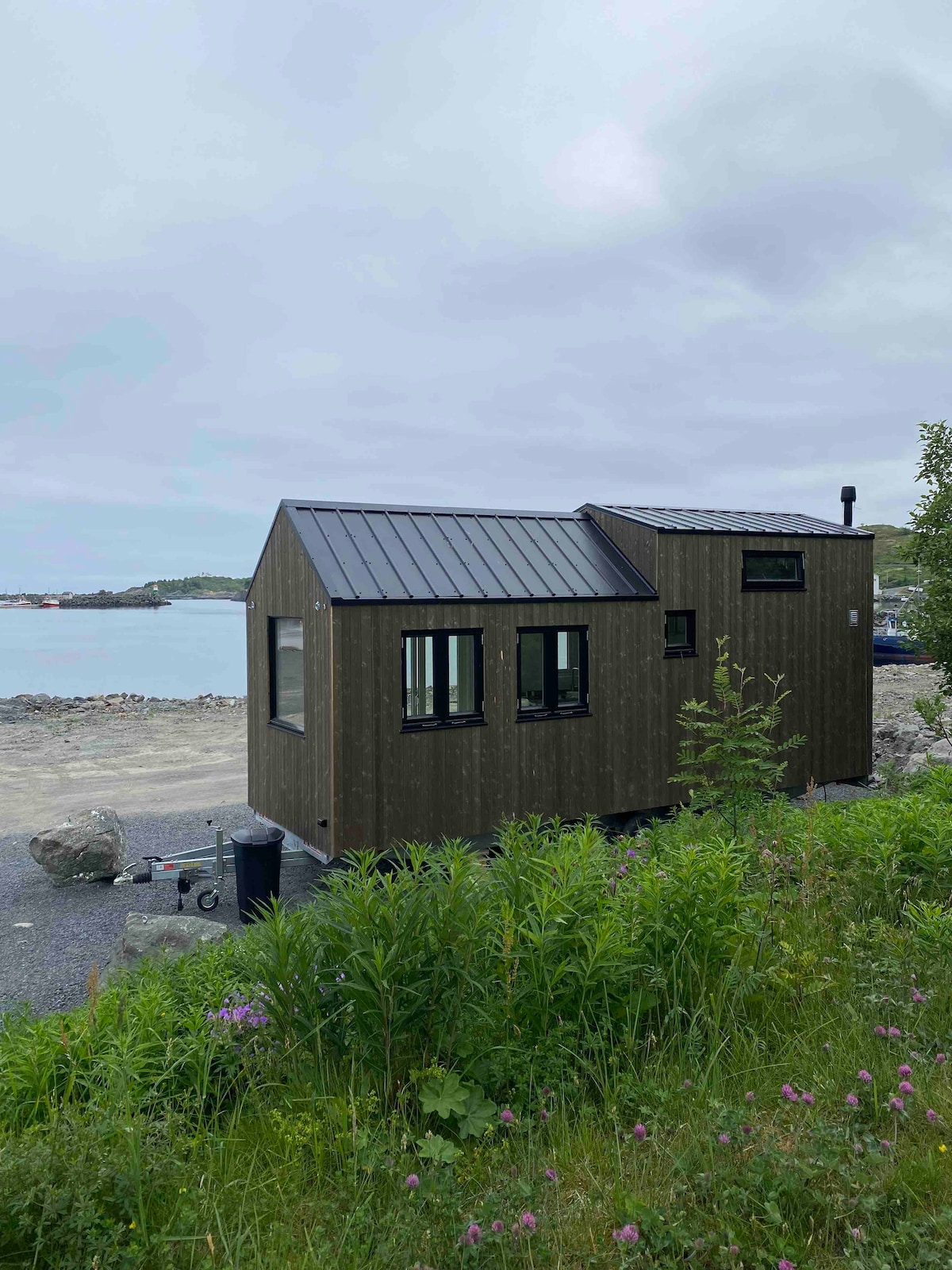 Moderne minihus ved havet