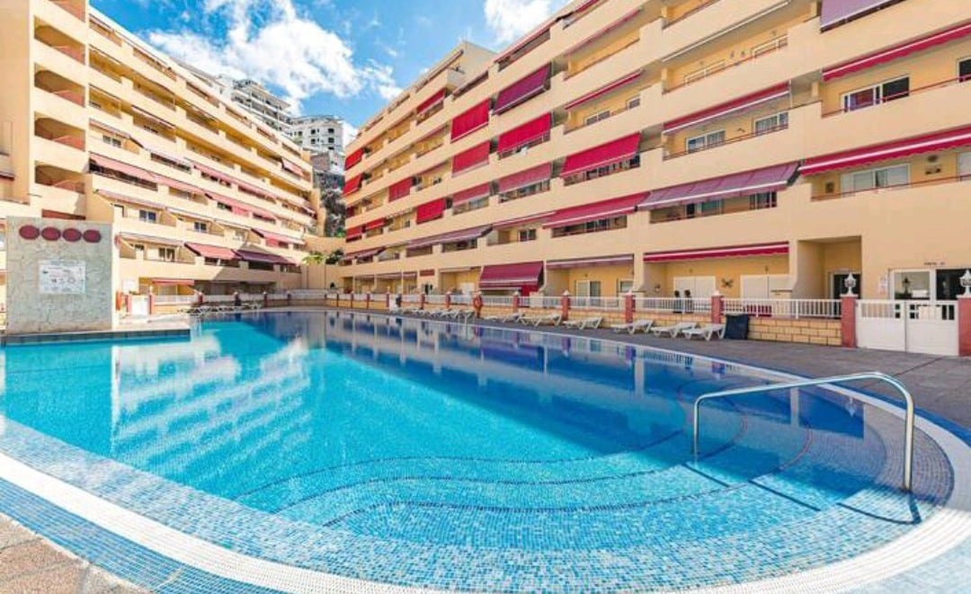 Apartment Jardines del Mar ，带泳池和车库