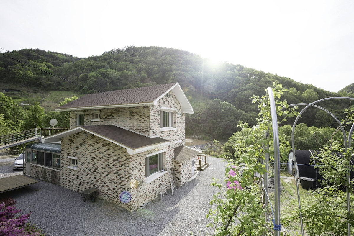 一间小屋，您可以在二楼体验三顿农作物Yeongwol Front Yard Farm ，这是一栋私人住宅