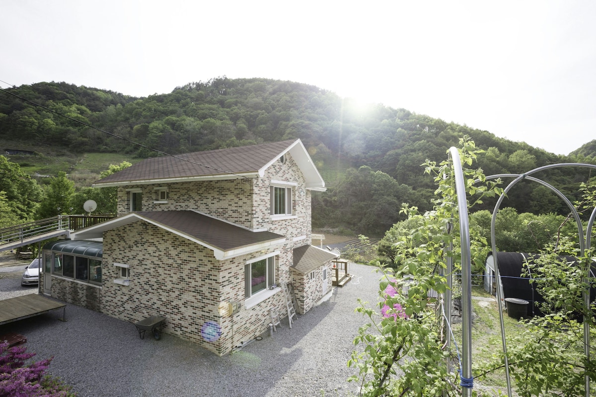 一间小屋，您可以在二楼体验三顿农作物Yeongwol Front Yard Farm ，这是一栋私人住宅