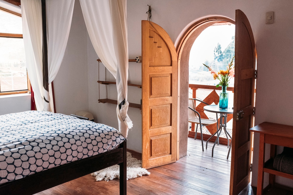 La Chakana Pisac Royal Room # 6 ，双人床，阳台