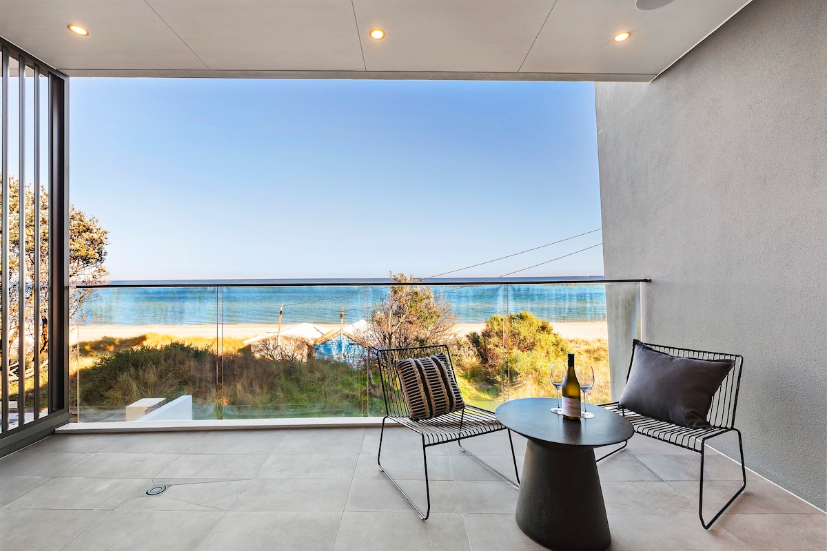 Beachside Lane - On the beach, WiFi, Fireplace