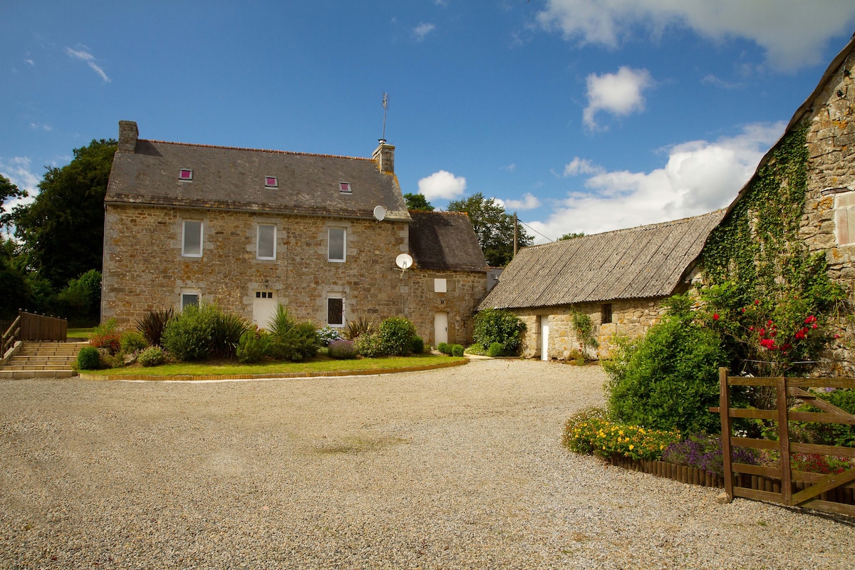 Fabulous Farmhouse & Gite with Pool & Games Room