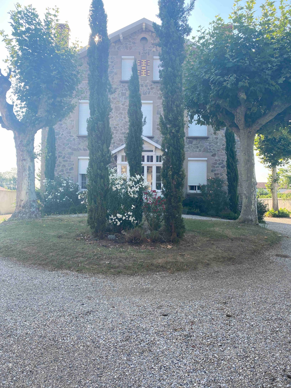 2 chambres, cuisine d'été, piscine dans grand parc