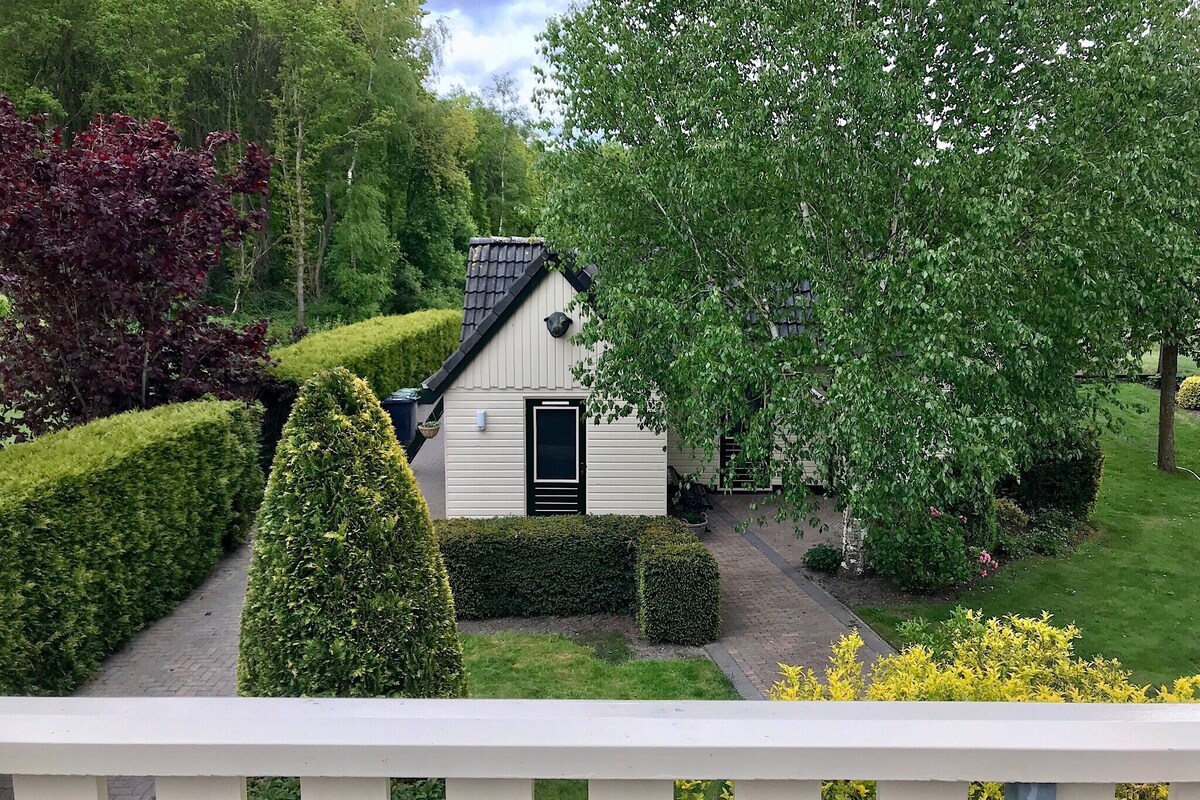 诺德沃尔德（ Noordwolde ）舒适度假屋，带花园