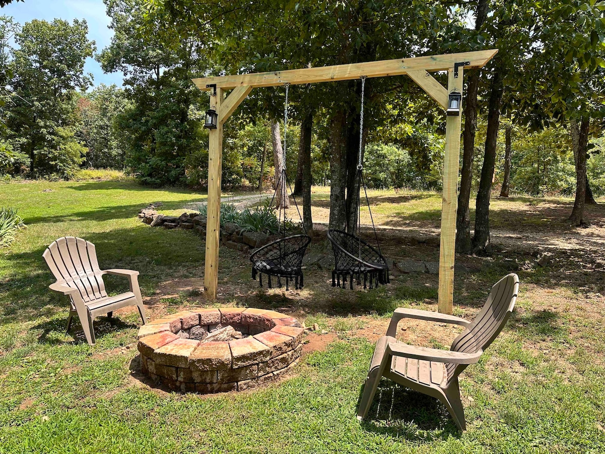 A Still Point Cabin and HOT TUB!