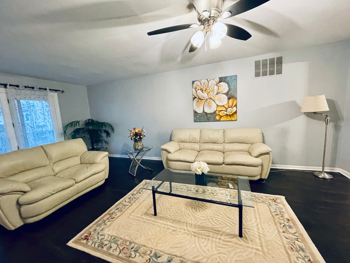 Comfy private room in a ranch