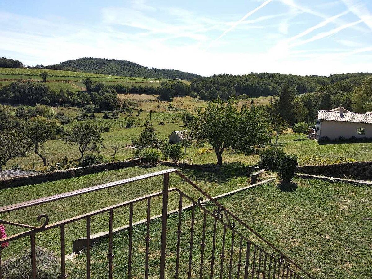 Splendide bâtisse en pierre, vue imprenable