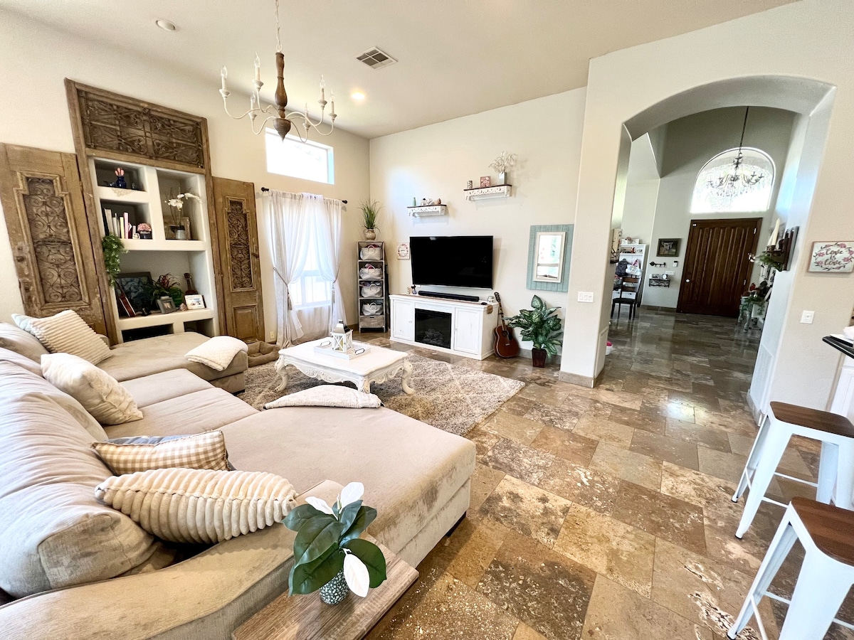 Luxury Super Bowl Home - Perfect for families