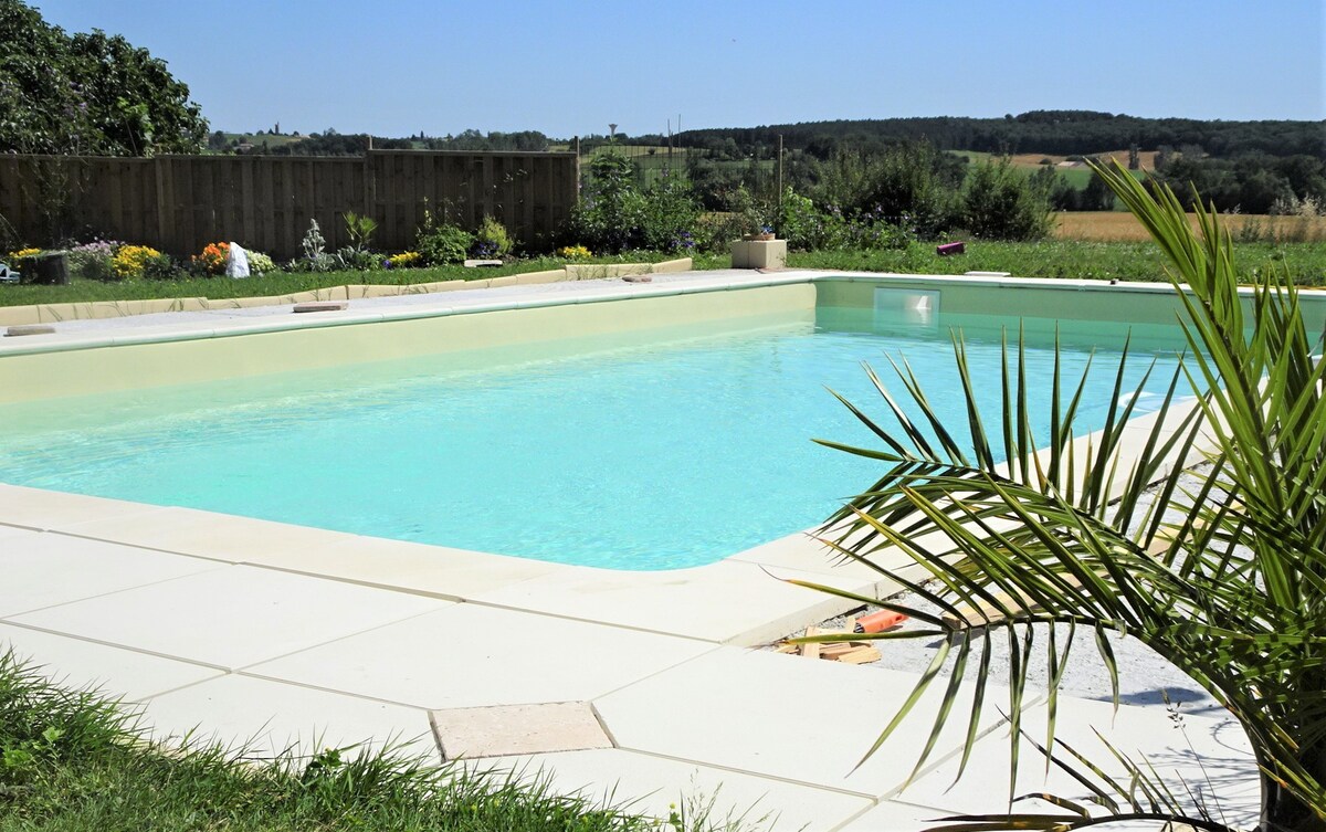 Gite for 2+ in Country House with Pool near Eymet