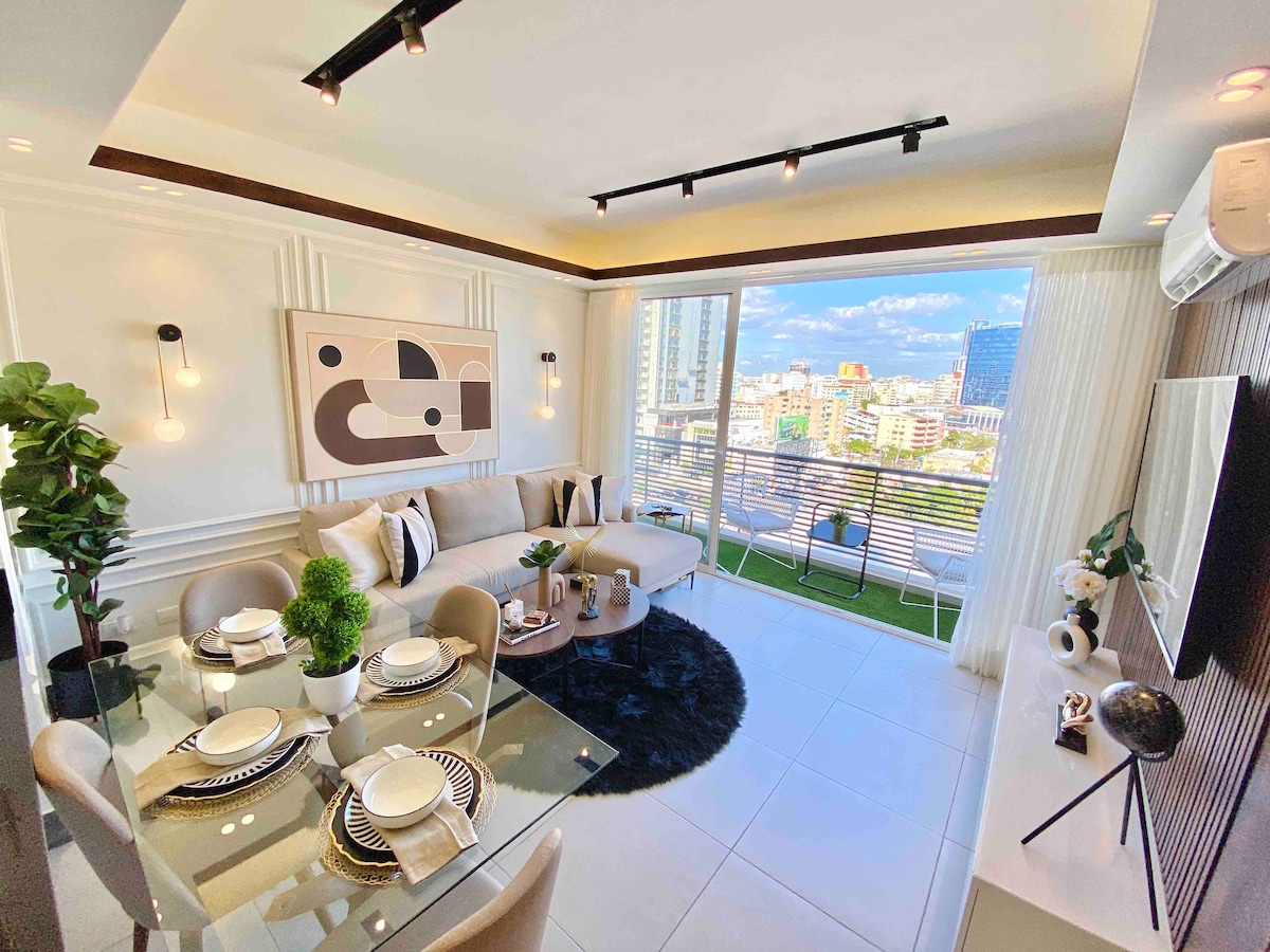 Elegant and comfortable Apartment with city views!