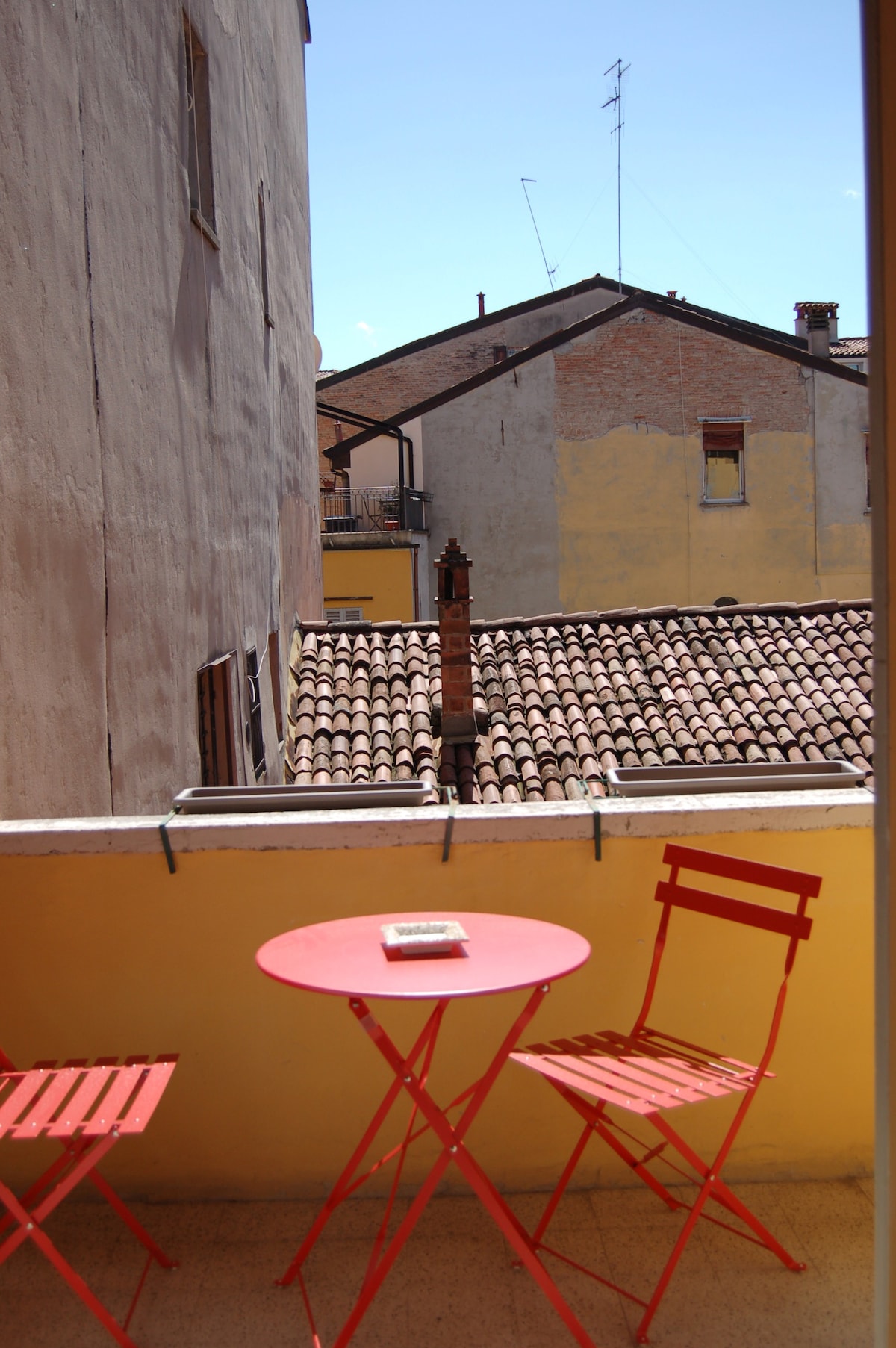 Casa Albi.位于博洛尼亚的露台公寓
